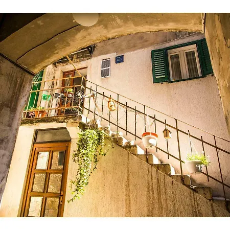 Double A Apartment *